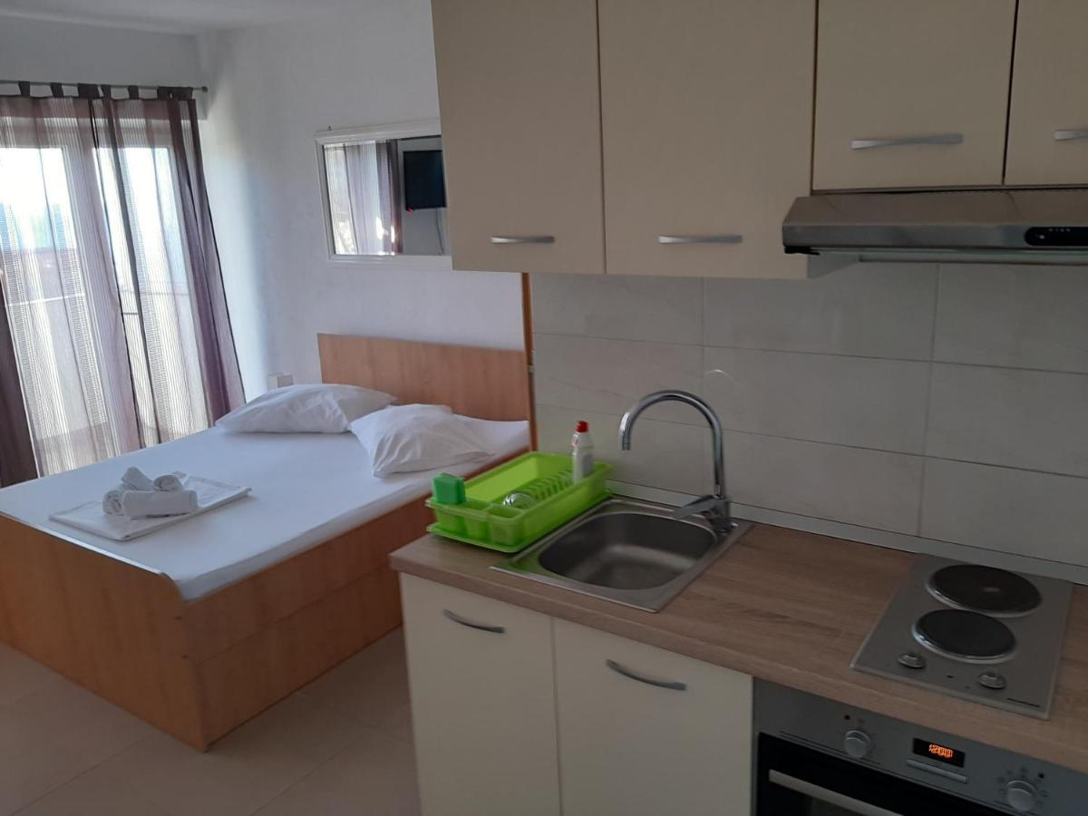 Apartments Monika Omis Omiš Exterior foto