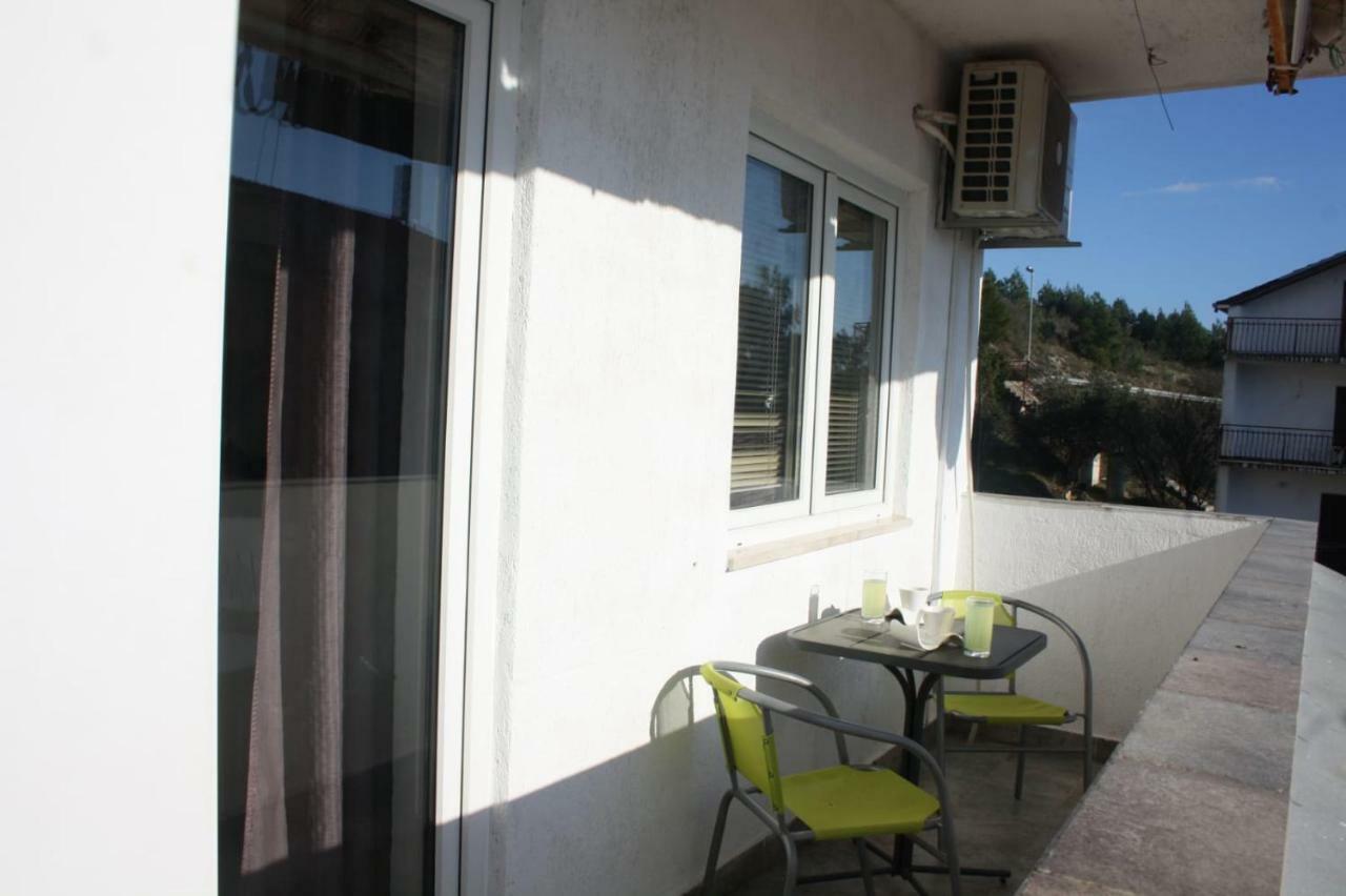 Apartments Monika Omis Omiš Exterior foto